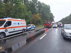 Cei doi tineri care au murit după ce s-au aruncat îmbrățișați în fața unui camion pe autostrada A1 erau o fată de 14 ani și un băiat de 18 ani

