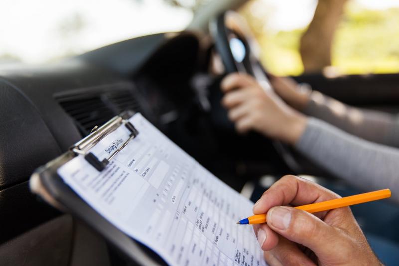 Proba practică pentru obținerea permisului categoria B va putea fi susținută în zilele de sâmbătă, 4 și 18 octombrie 2025