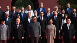 Scandal cât China! Adrian Năstase şi Viorica Dăncilă au stat la masă cu Putin. Mesajul Ambasadei Chinei la București