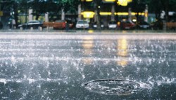 Mai multe localități din județul Arad sub avertizare de COD PORTOCALIU de fenomene meteorologice periculoase: averse torențiale