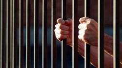 Arădean care a furat 12 tricouri printr-o metodă ingenioasă, prins după 4 luni de polițiștii arădeni. Acum meditează după gratii