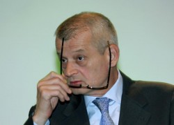 Condamnat la 10 şi 8 luni de închisoare, Sorin Oprescu a fost plasat sub control judiciar în Grecia. Fostul primar cere să nu fie extrădat