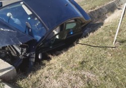 A fugit după ce s-a dat cu mașina peste cap! Surpriză...după ce a fost prins s-a constatat că șoferul nu are permis și s-a ales cu dosar penal


