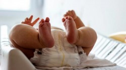 Caz șocant: Un bebeluș de doar 21 de zile a murit după ce sora lui de 5 ani l-a aruncat pe fereastră de la etajul 4. Cum s-a petrecut