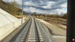 Mutarea cu 16 metri mai încolo a unei căi ferate de 1 km în județul Arad a durat 8 ani