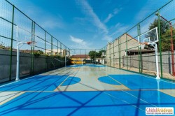 Terenul multifuncțional al Liceului Special „Sfânta Maria” Arad va fi trecut în patrimoniul județului Arad