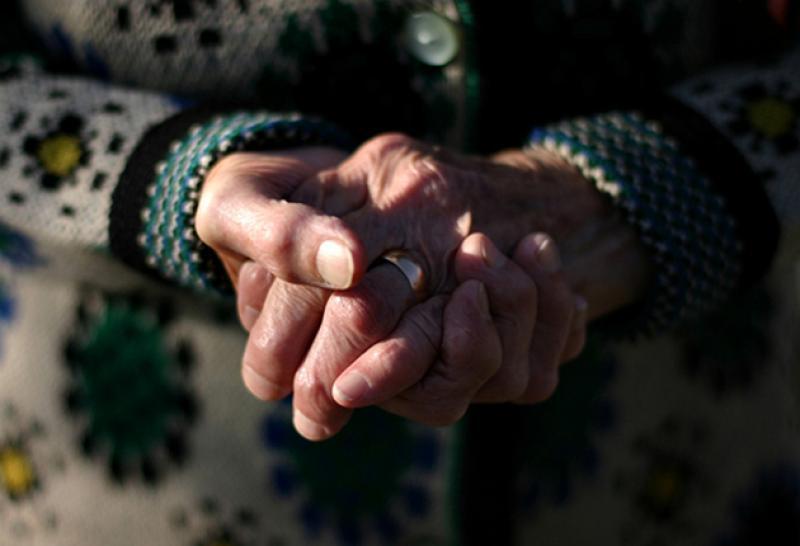 Bunicuță din Arad terorizată de propriul nepot! Tânărul a fost reținut și s-a ales cu dosar penal