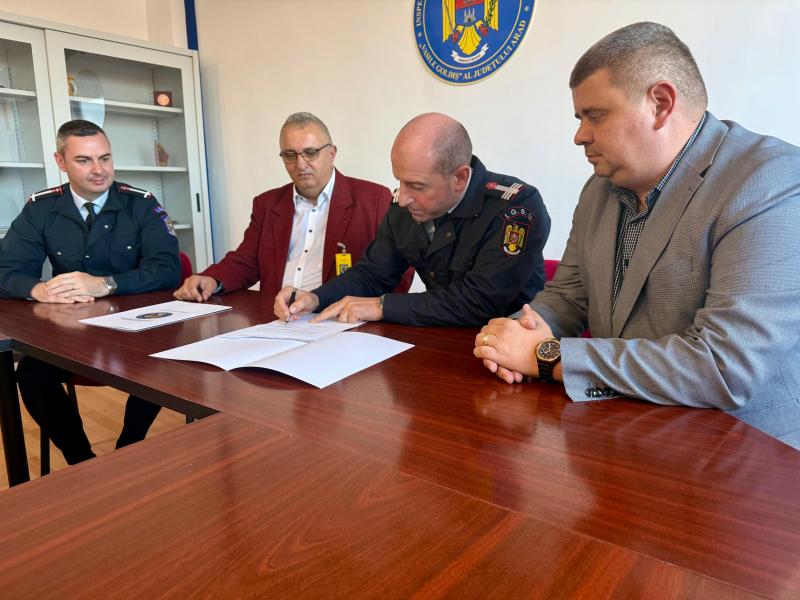 A fost semnat protocolul de colaborare între ISU Arad și autoritățile locale din Lipova

