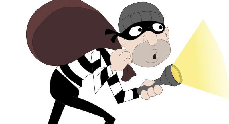 Se fură în draci din magazinele din Arad: unii țigări, alții alimente sau orice le pică în mână. Mai mulți indivizi reținuți de polițiști