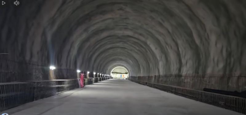 A fost realizată străpungerea unei noi galerii a ansamblului de tuneluri construit pe ciotul lipsă de autostradă Margina – Holdea (A1). Stadiul lucrărilor a ajuns la 44%

