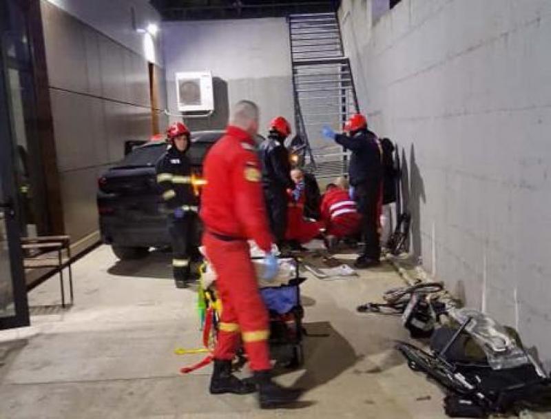 A confundat frâna cu accelerația: O fostă judecătoare a omorât un tânăr în parcarea unui centru medical