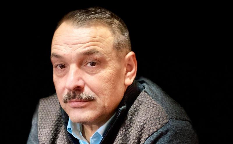 Primarul ce a candidat împotriva fostei soții a murit în trafic în mașina iubitei sale 