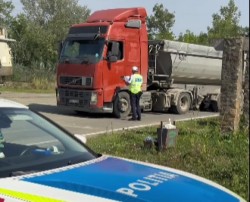 Nesimțirea atinge cote maxime: 18 tone peste limita admisă încărcate într-un camion. Amenzi de peste 900.000 de lei, pentru depășirea tonajului pe raza județului Arad
