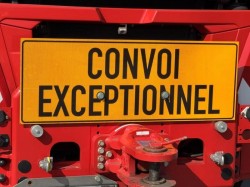 Atenție șoferi! Un mastodont de 122 de tone traversează județul Arad. Trafic îngreunat