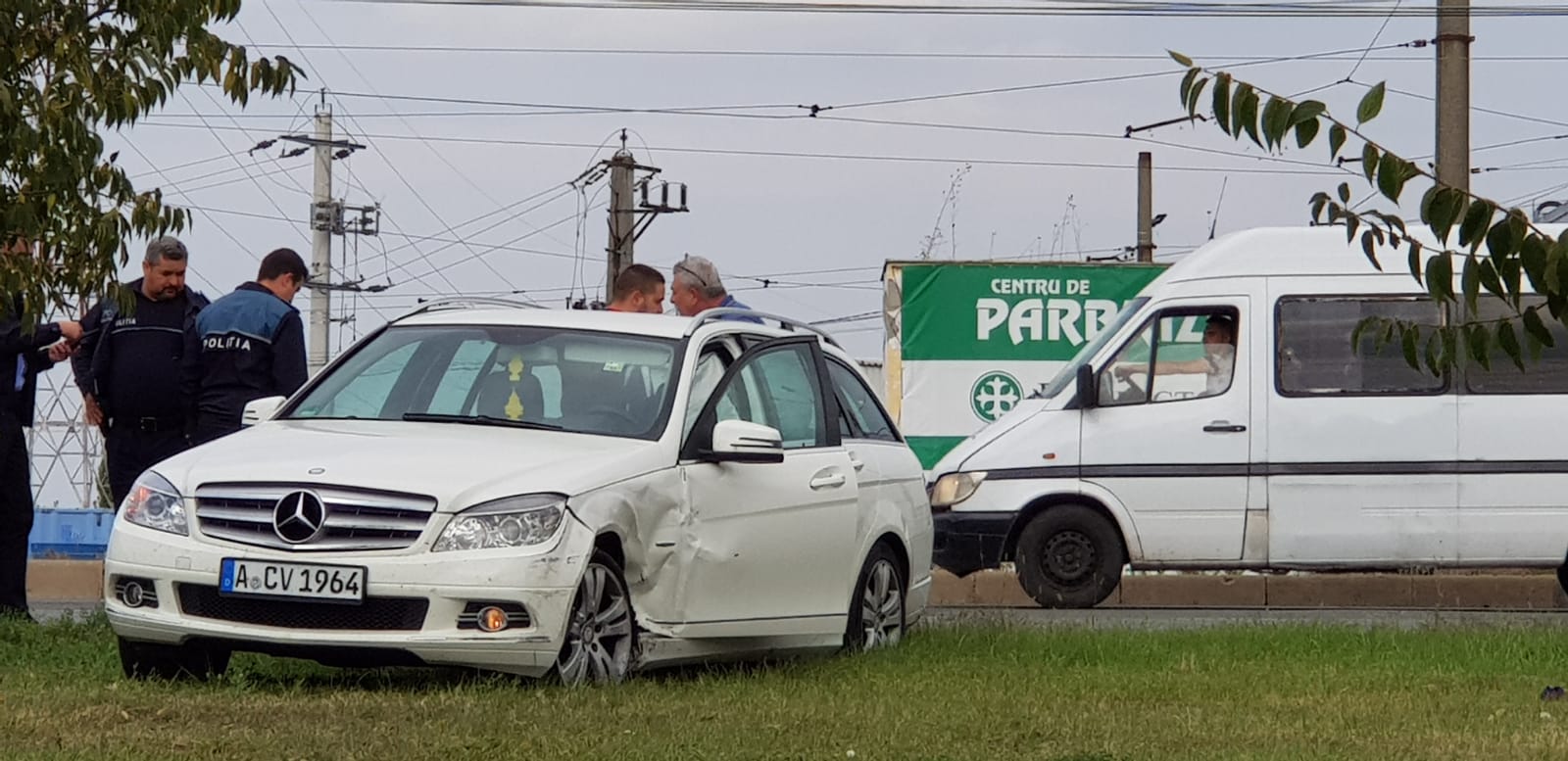 Accident pe Calea Radnei! Sensul giratoriu face pagube din nou 4