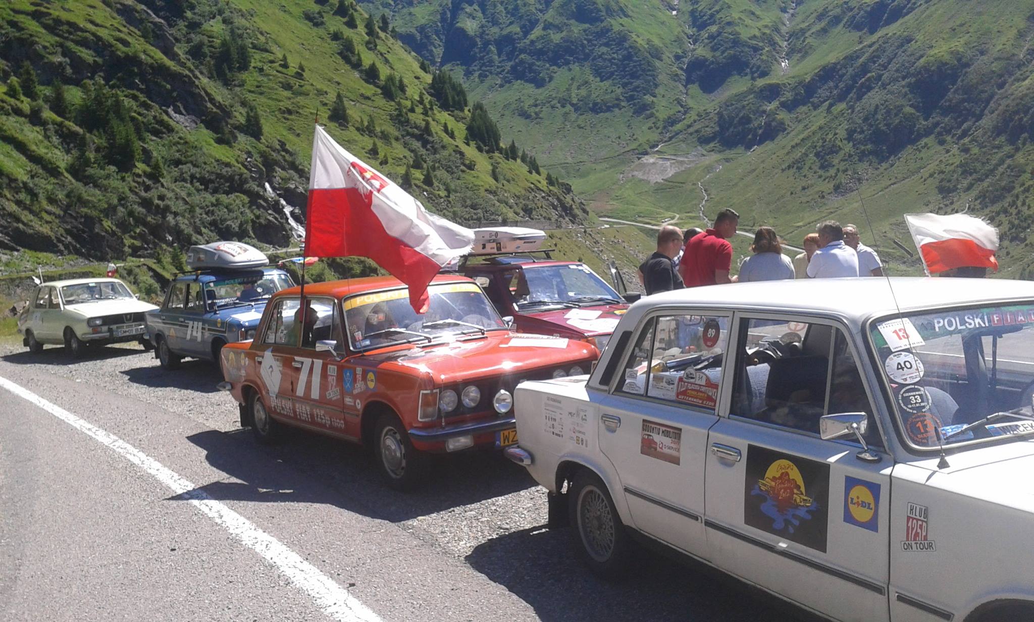 Caravana GO România prezintă 20 de mașini de epocă la Primărie