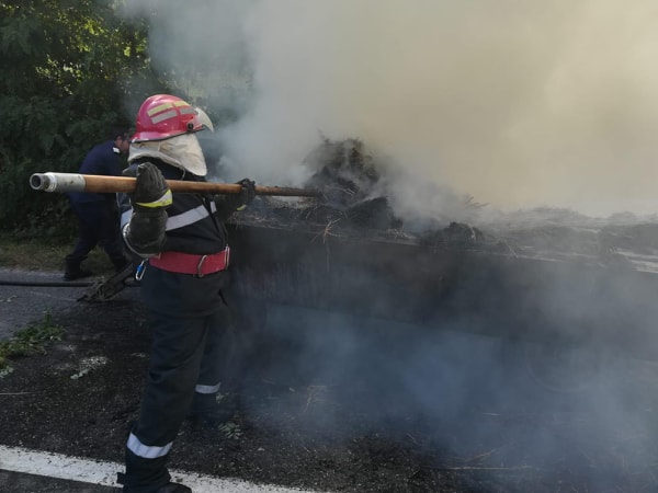 Incendiu la o remorcă în Brazii 1