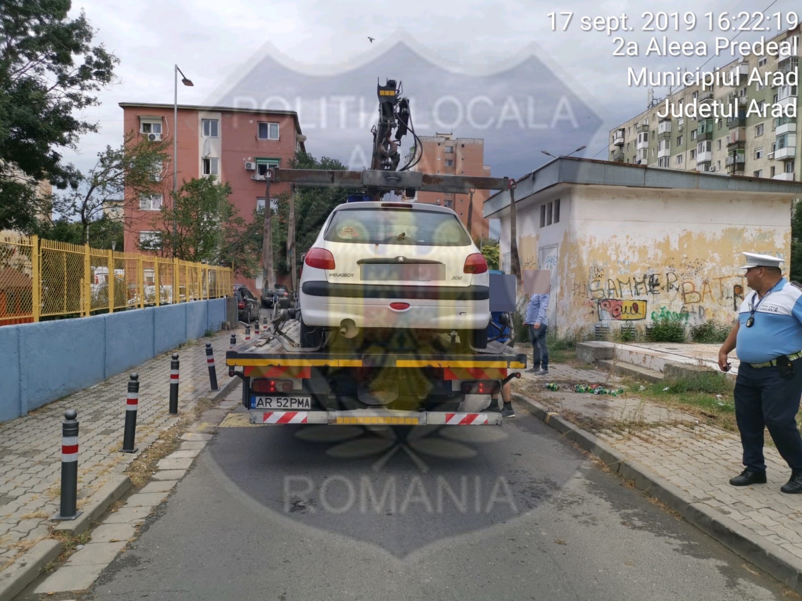 Poliţiştii locali au ridicat nu mai puțin de 15 mașini parcate neregulamentar 5