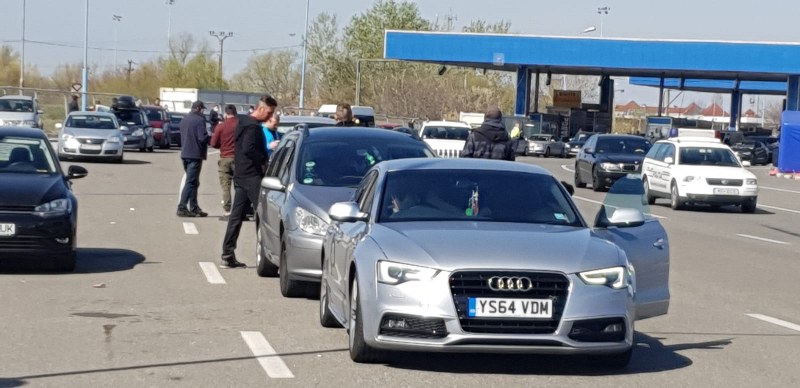Romanii Care Se Intorc In Tara Continua Sa Aglomereze Vama Nadlac Peste Trei Ore Timpul De Asteptare In Nadlac 1