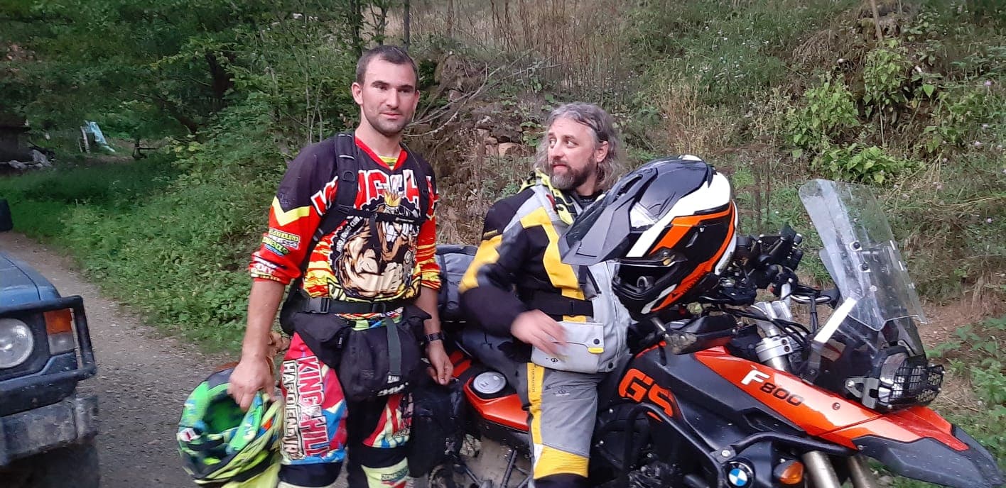 Salvatorii nu au timp liber. Povestea eliberării motociclistului rămas în pădure 2